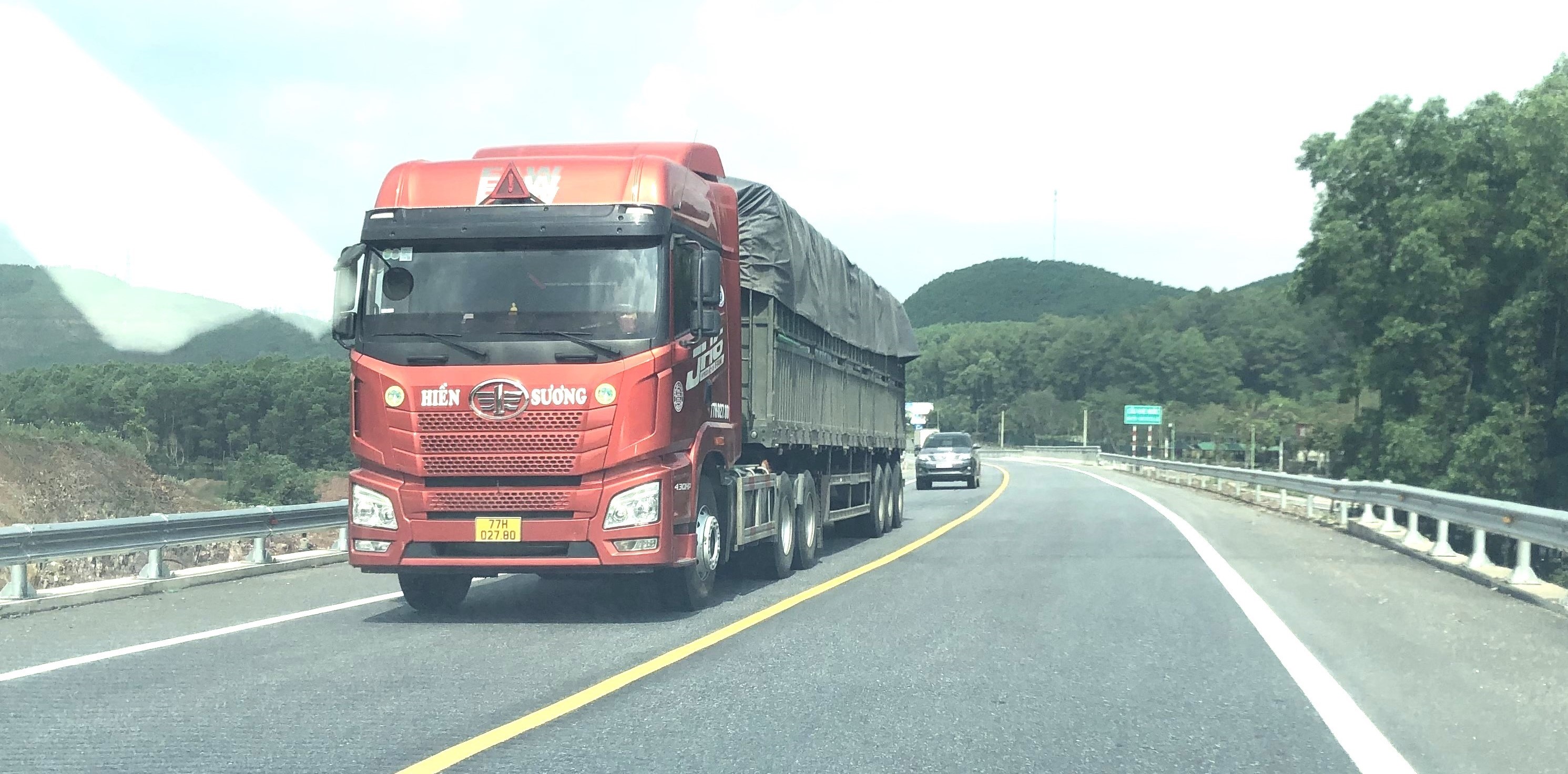 Đảm bảo an toàn giao thông trên cao tốc Cam Lộ - La Sơn