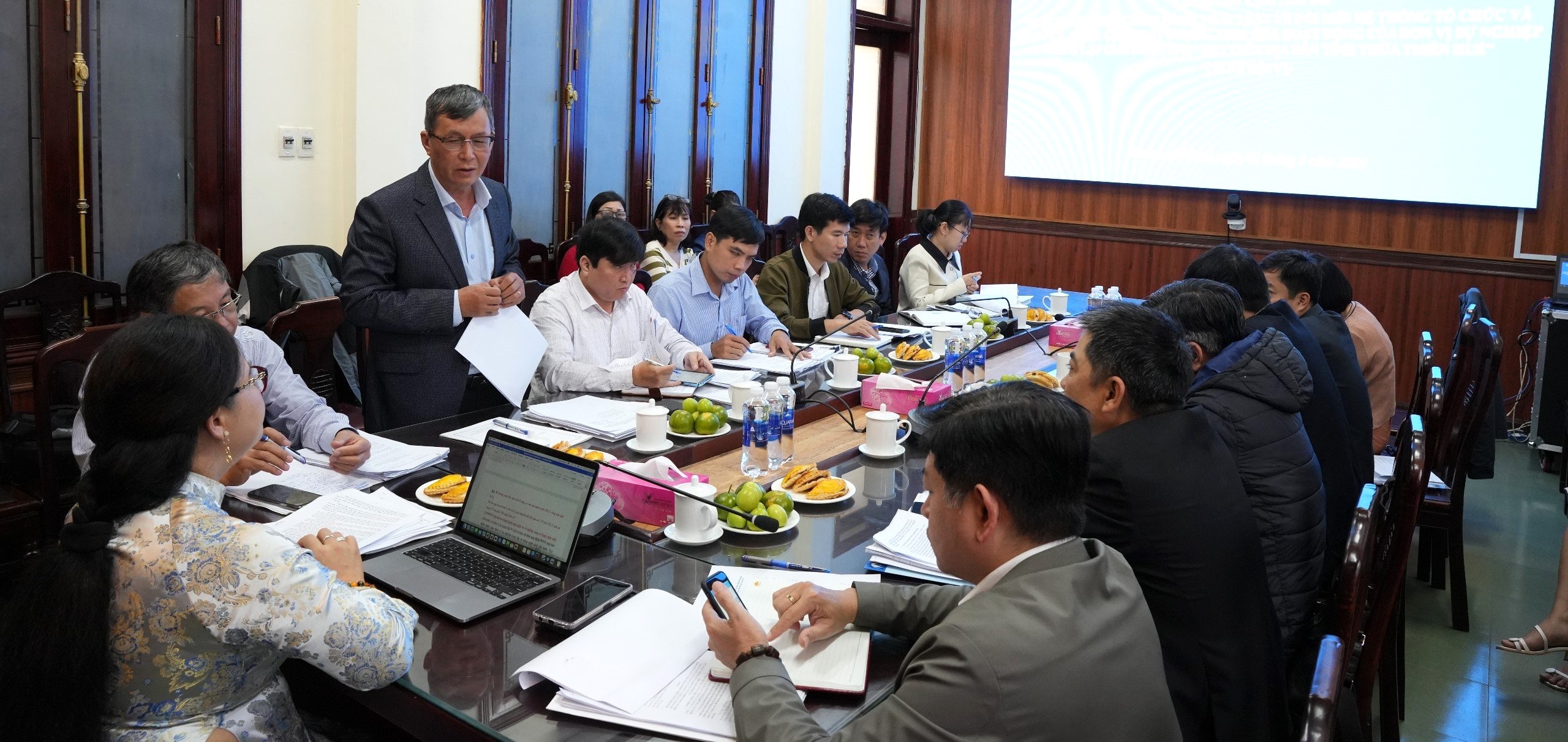 Gắn việc sắp xếp, tổ chức bộ máy với tinh giản biên chế