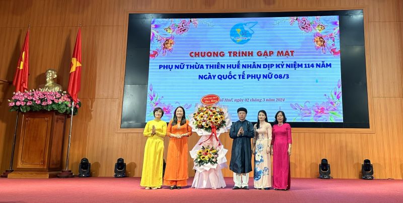 Phát huy vai trò phụ nữ xây dựng môi trường đậm đà bản sắc văn hóa Huế