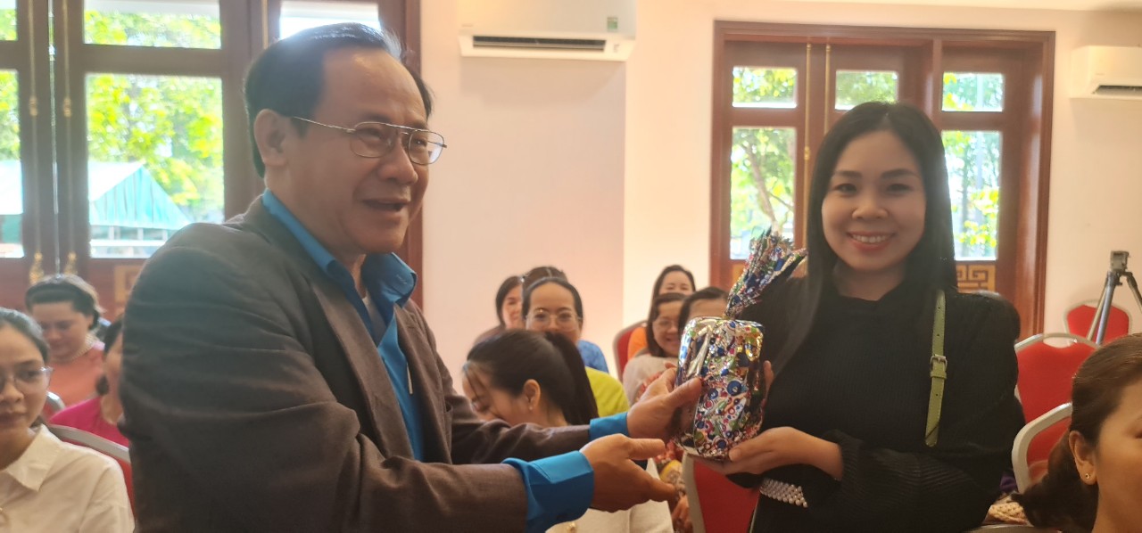 Trang bị kiến thức chăm sóc sức khỏe cho nữ cán bộ công đoàn