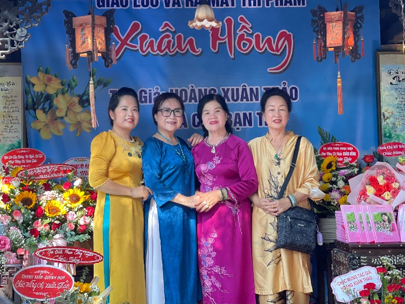 Ra mắt tập thơ “Xuân Hồng” của nữ thi sĩ Hoàng Xuân Thảo