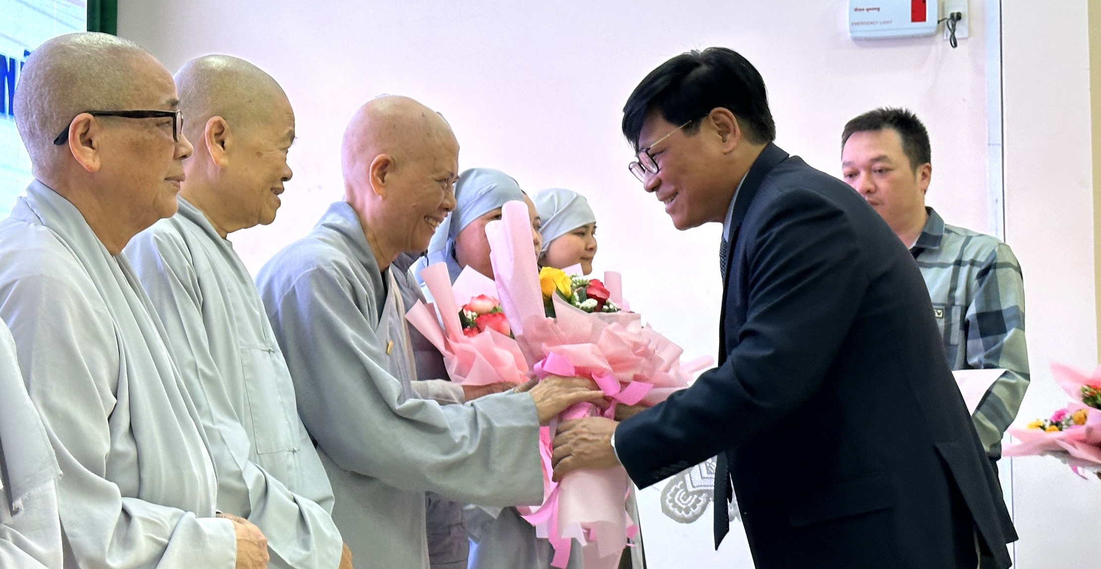 Phát huy vai trò nữ tu sĩ trong phong trào thi đua, xây dựng khối đại đoàn kết