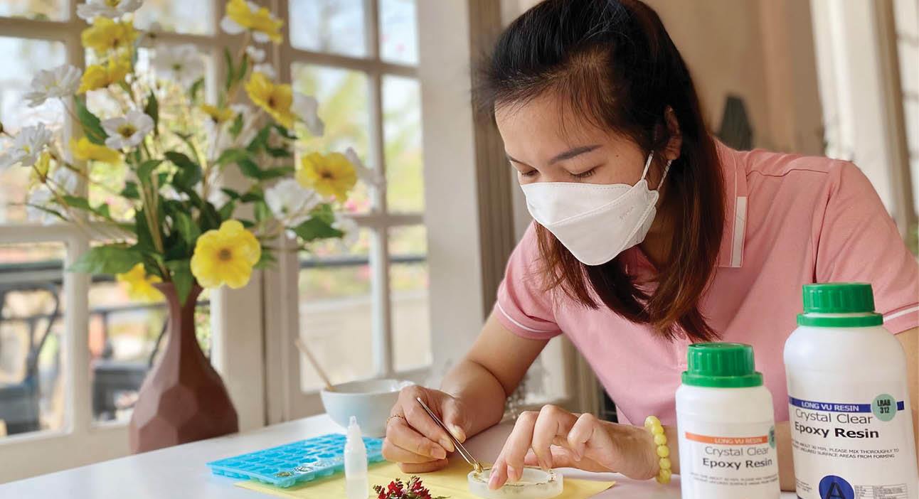 Đẹp tinh khôi với vòng tay epoxy resin