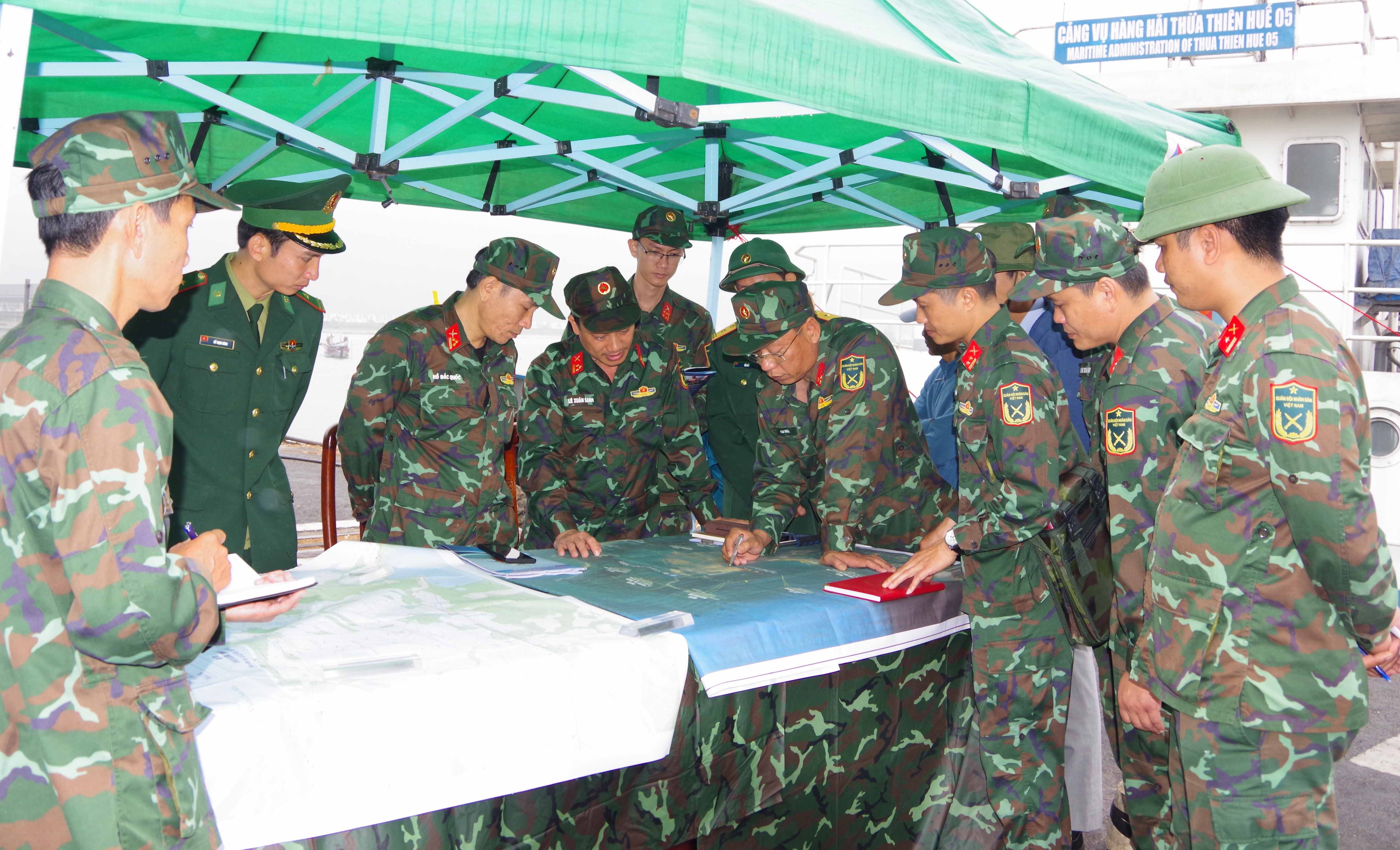 Khảo sát khu vực diễn tập ứng phó sự cố tràn dầu