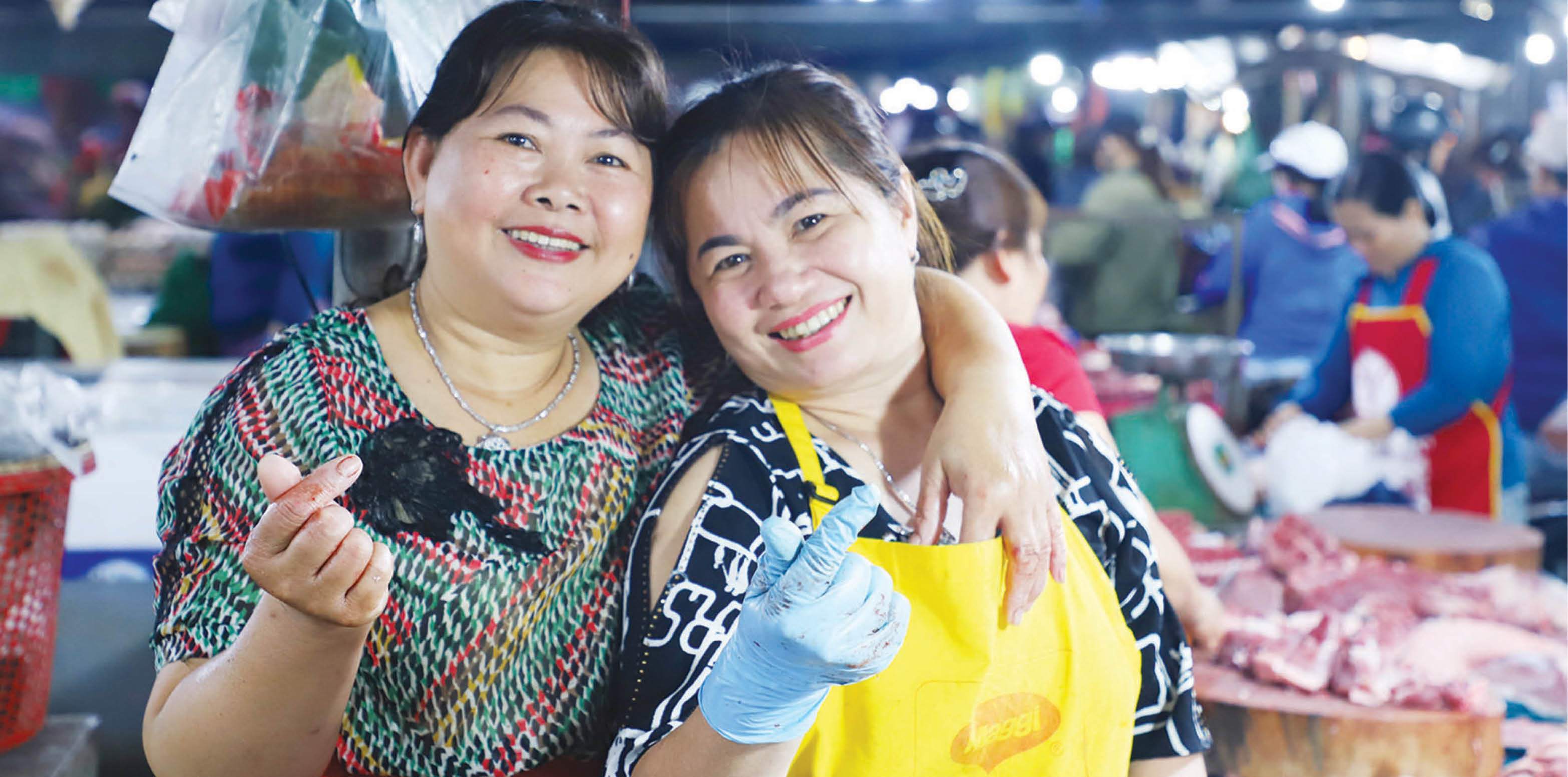 Những “đôi vai mềm” ở chợ đầu mối