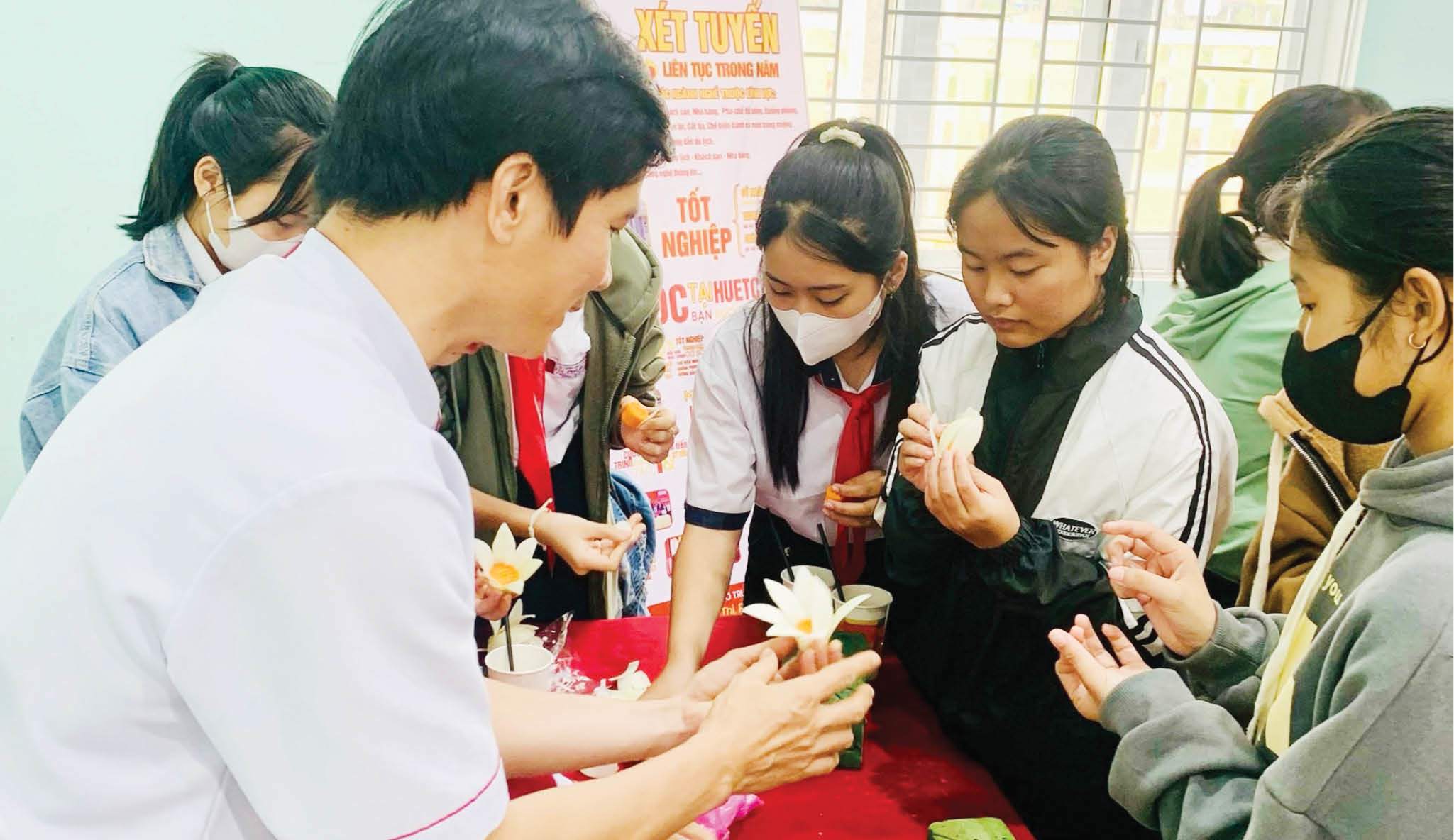 Đa dạng hóa các hình thức hướng nghiệp cho học sinh