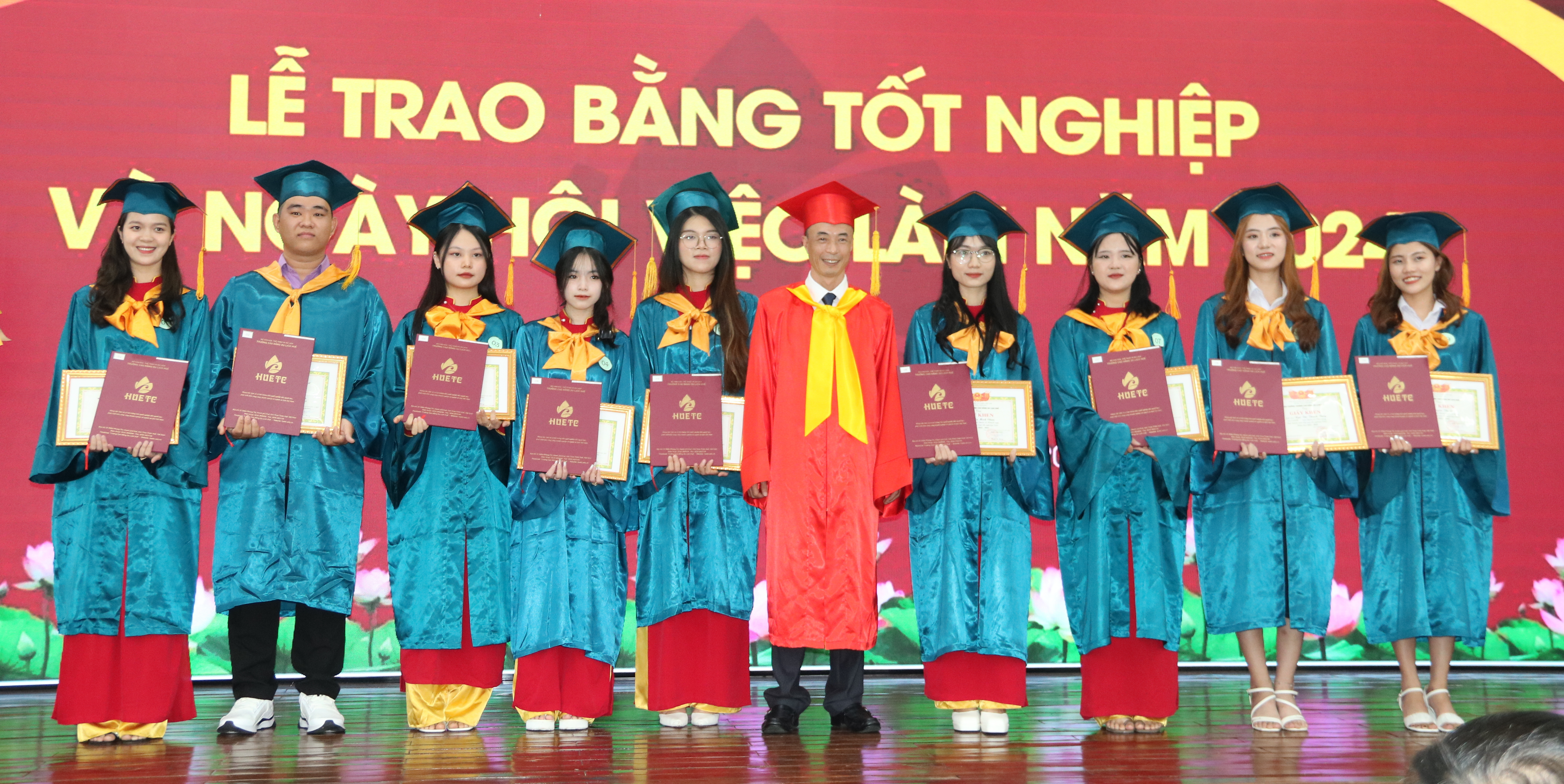 Mỗi học sinh, sinh viên du lịch có đến 18 cơ hội việc làm