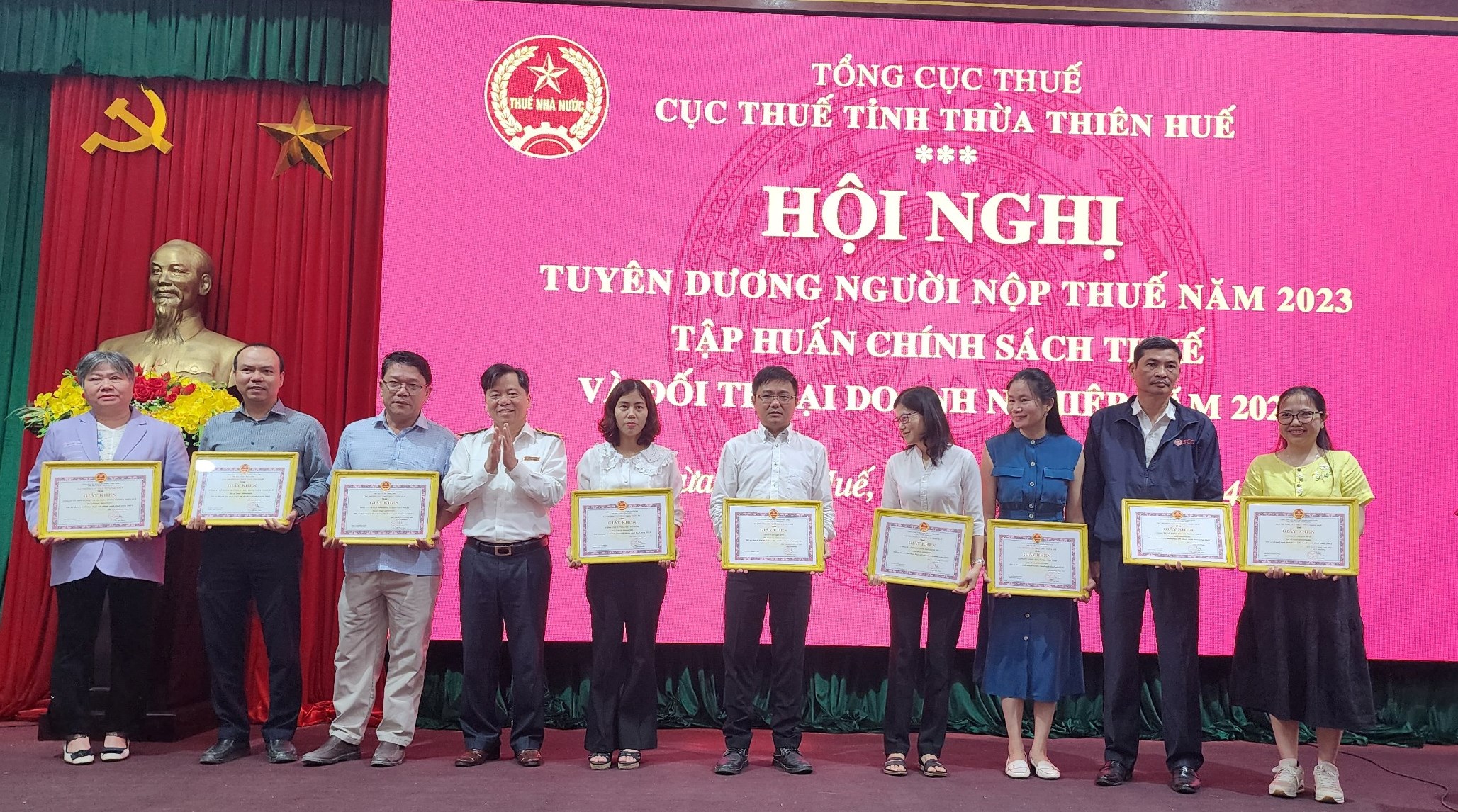 144 người nộp thuế được tuyên dương