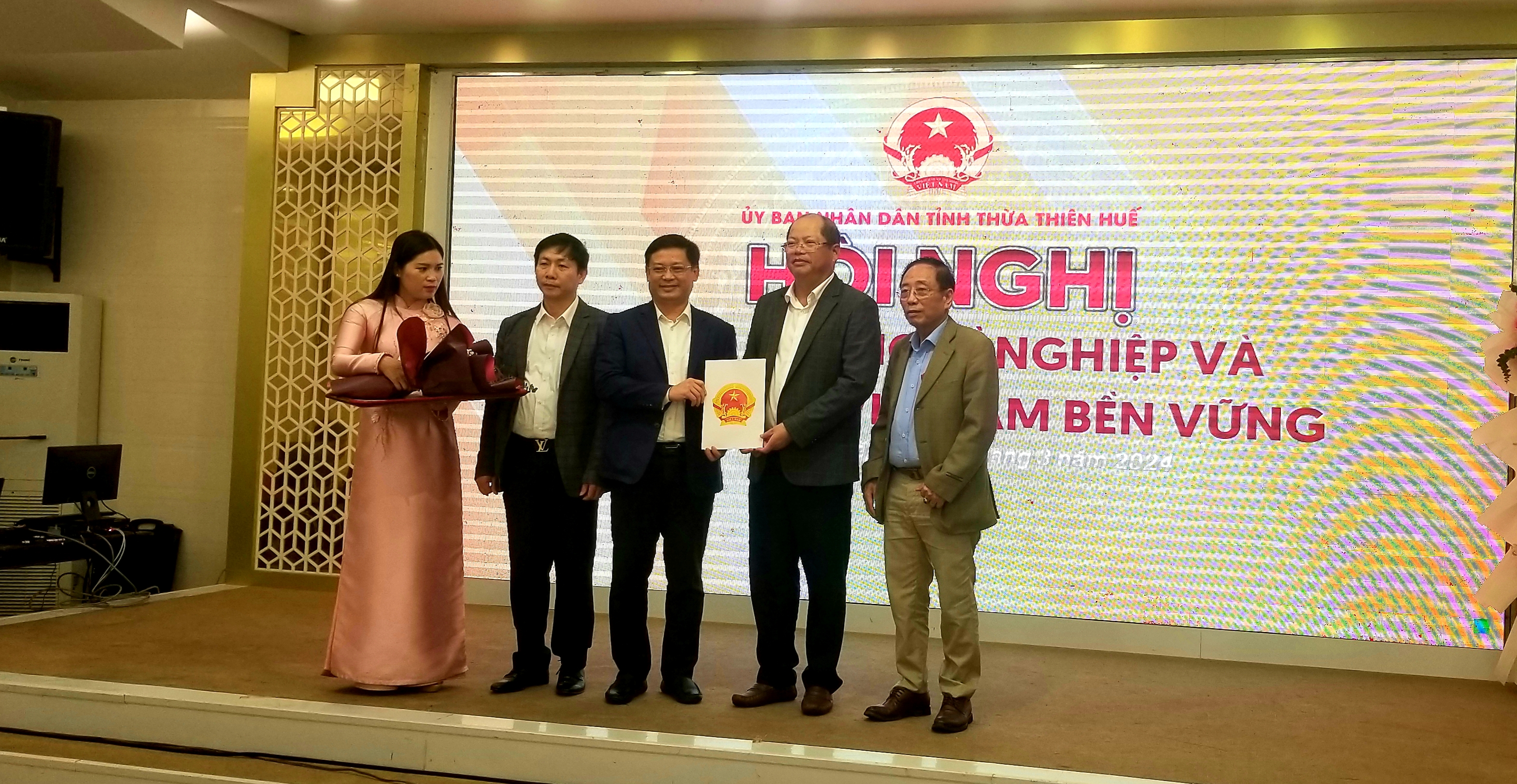 Công bố quyết định thành lập Hội đồng Tư vấn giáo dục nghề nghiệp