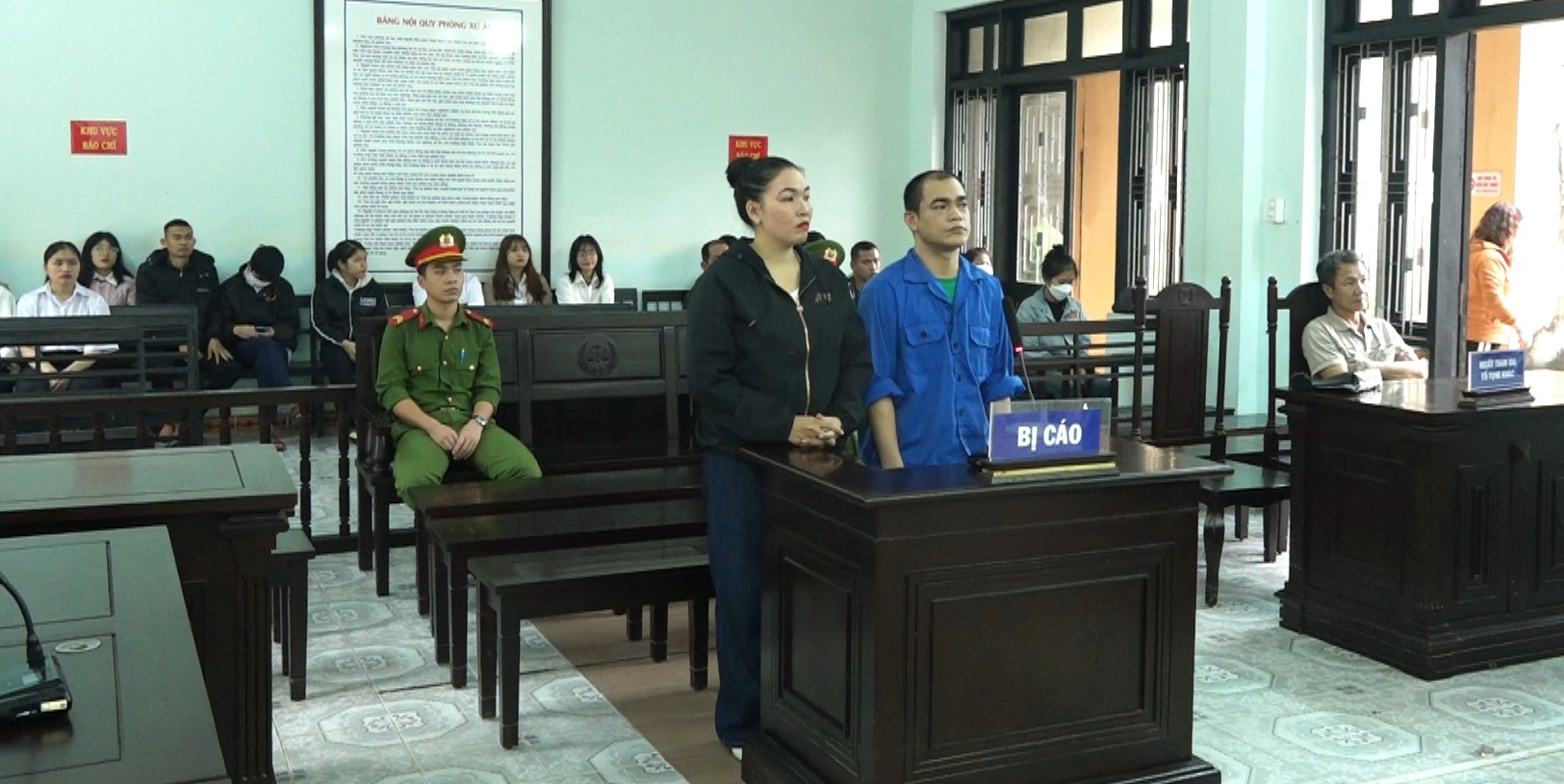 Hai vợ chồng cho vay lãi suất “cắt cổ” lãnh án