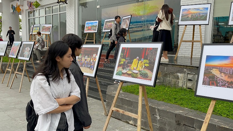 Dâng hương tưởng niệm danh nhân Đặng Huy Trứ