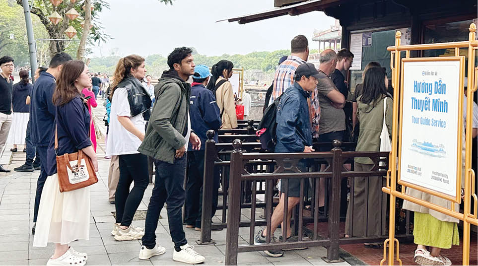 Du lịch không thể “sạch” khi chưa giải quyết được nạn cò mồi, chèo kéo