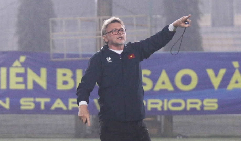 Hồi hộp chờ danh sách rút gọn tuyển Việt Nam của HLV Philippe Troussier