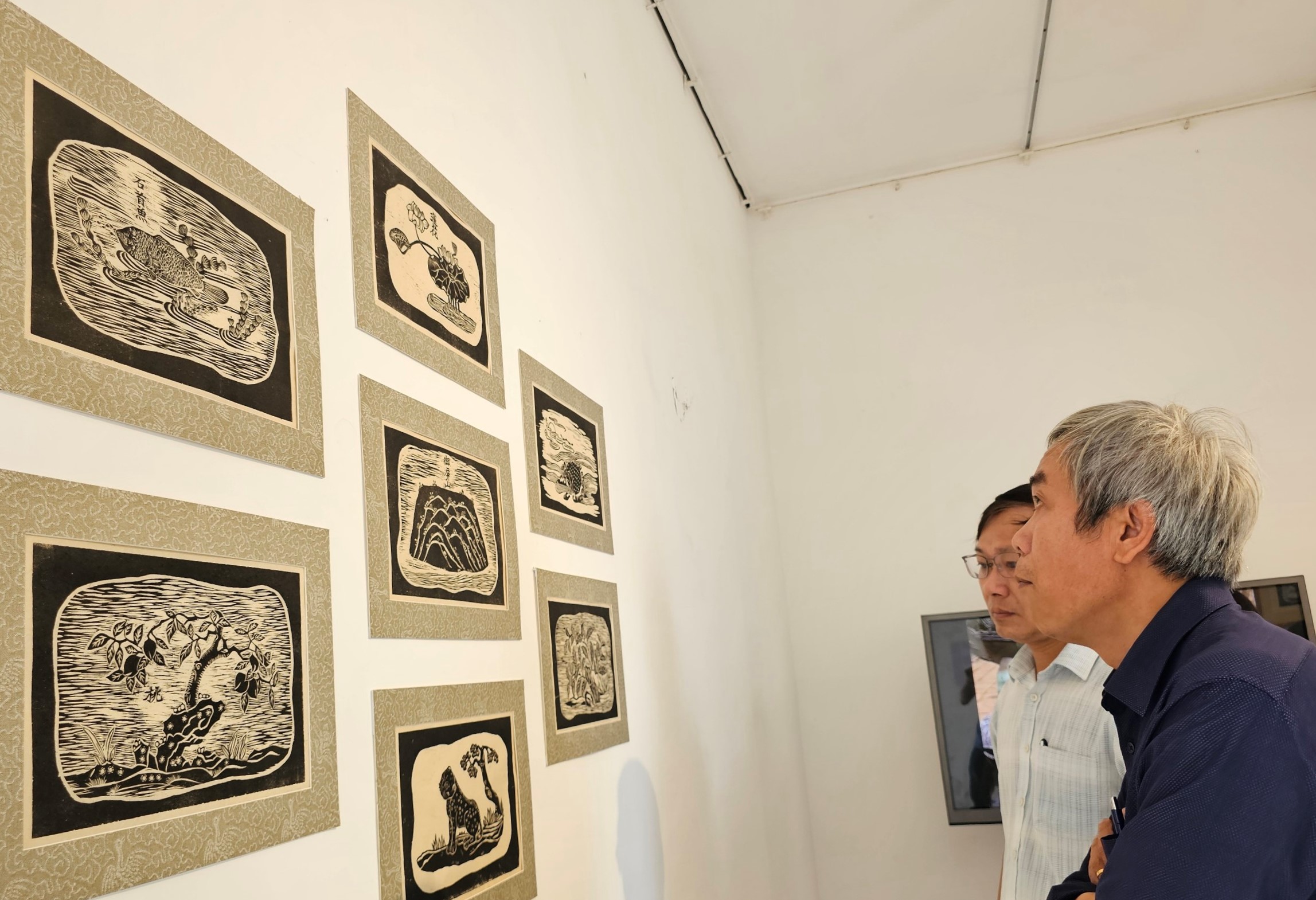 Trưng bày tranh khắc gỗ từ hình mẫu trên Cửu Đỉnh triều Nguyễn