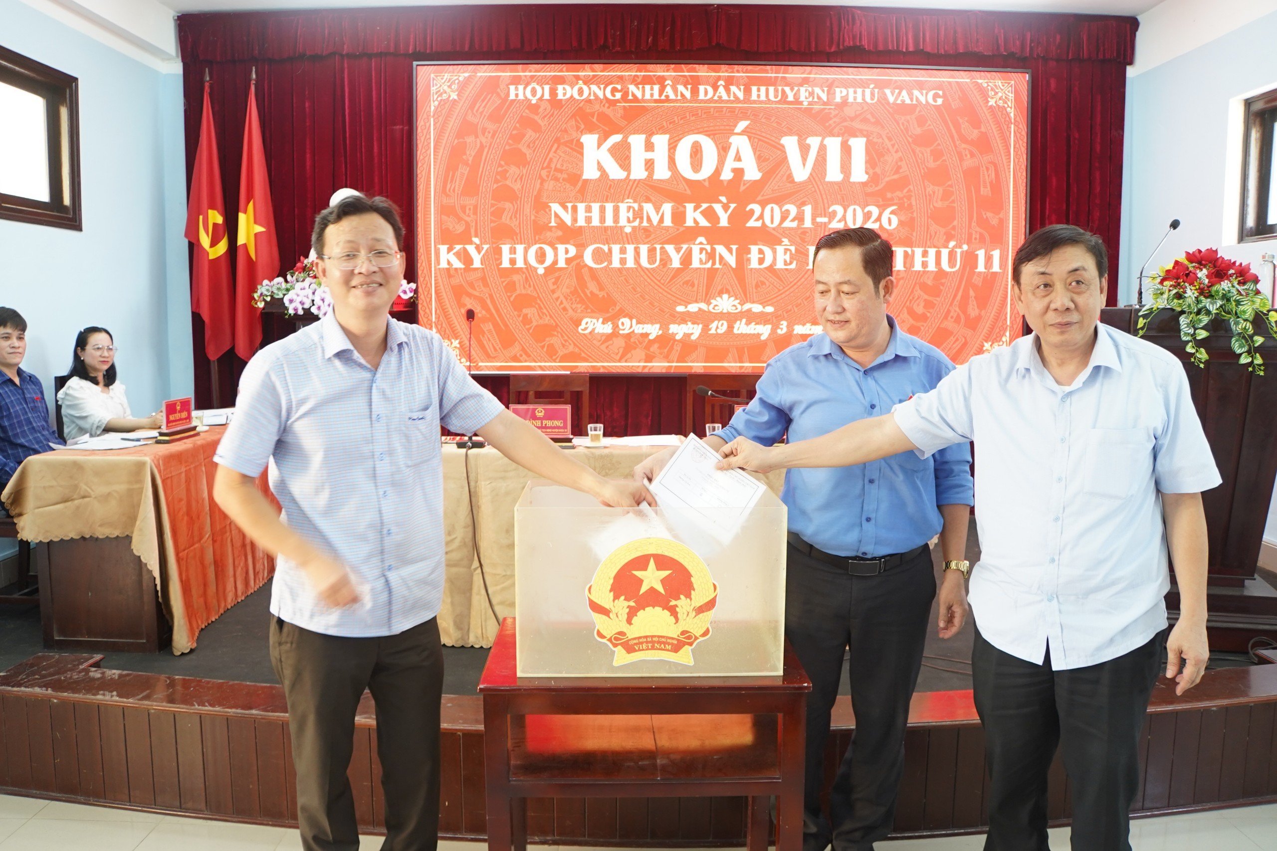 Thông qua nghị quyết liên quan lĩnh vực đầu tư công trung hạn