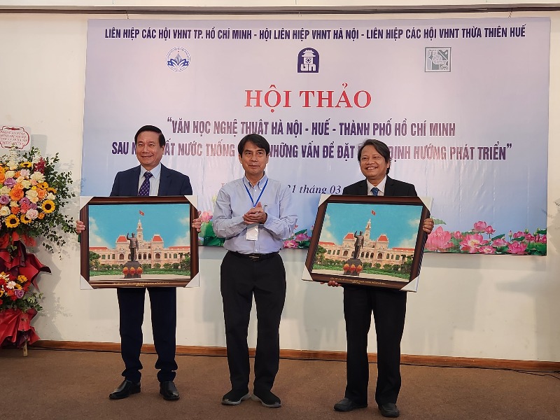 Giao lưu Văn học Nghệ thuật Hà Nội - Huế - TP Hồ Chí Minh