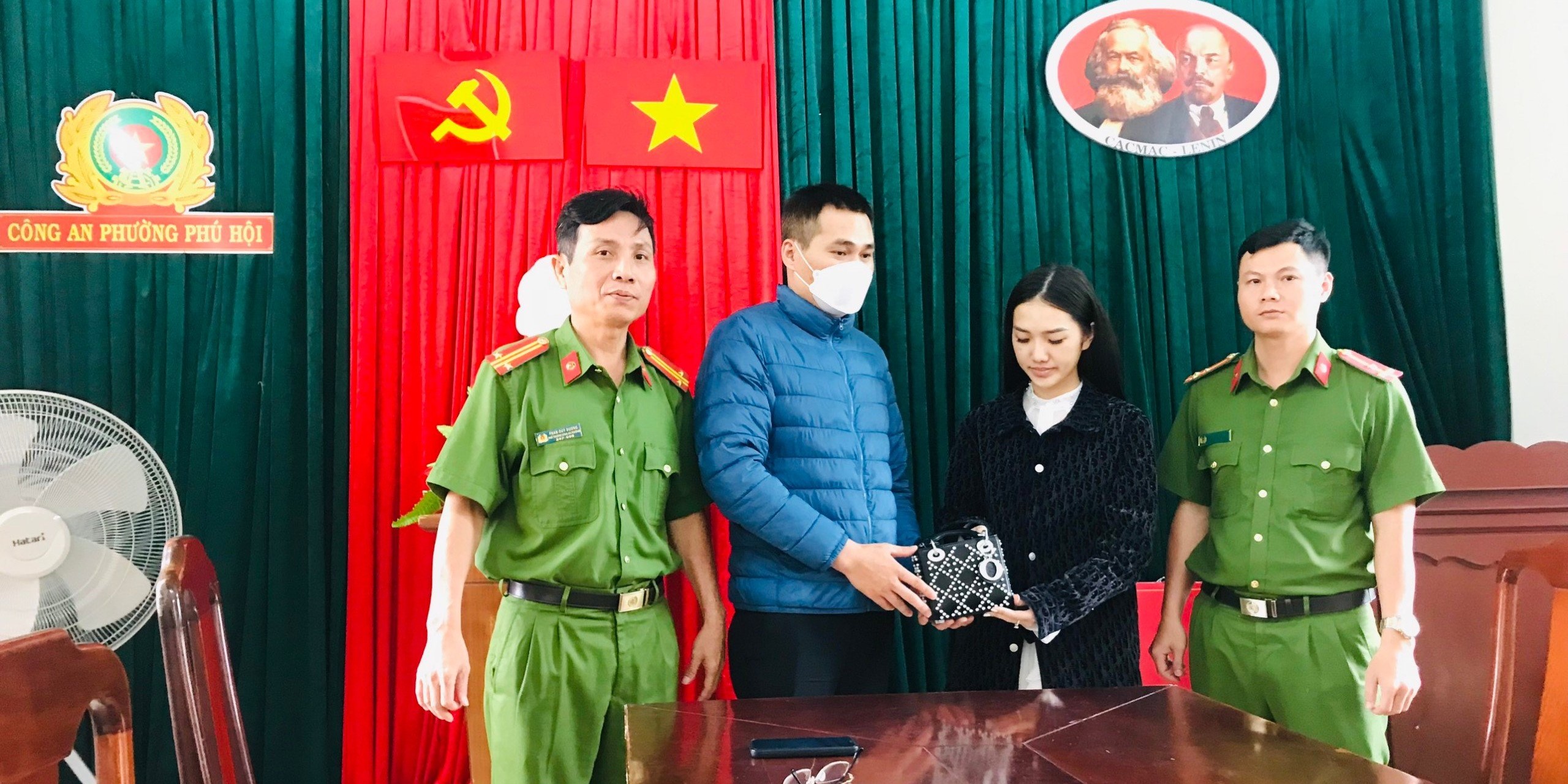 Liên tiếp nhặt được của rơi, tìm người đánh mất