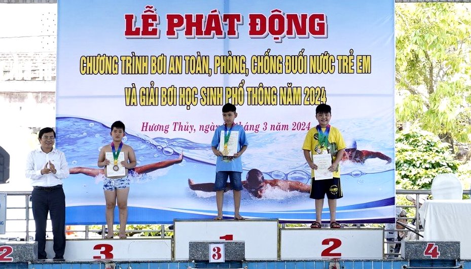 Hương Thủy Phát động phong trào bơi an toàn