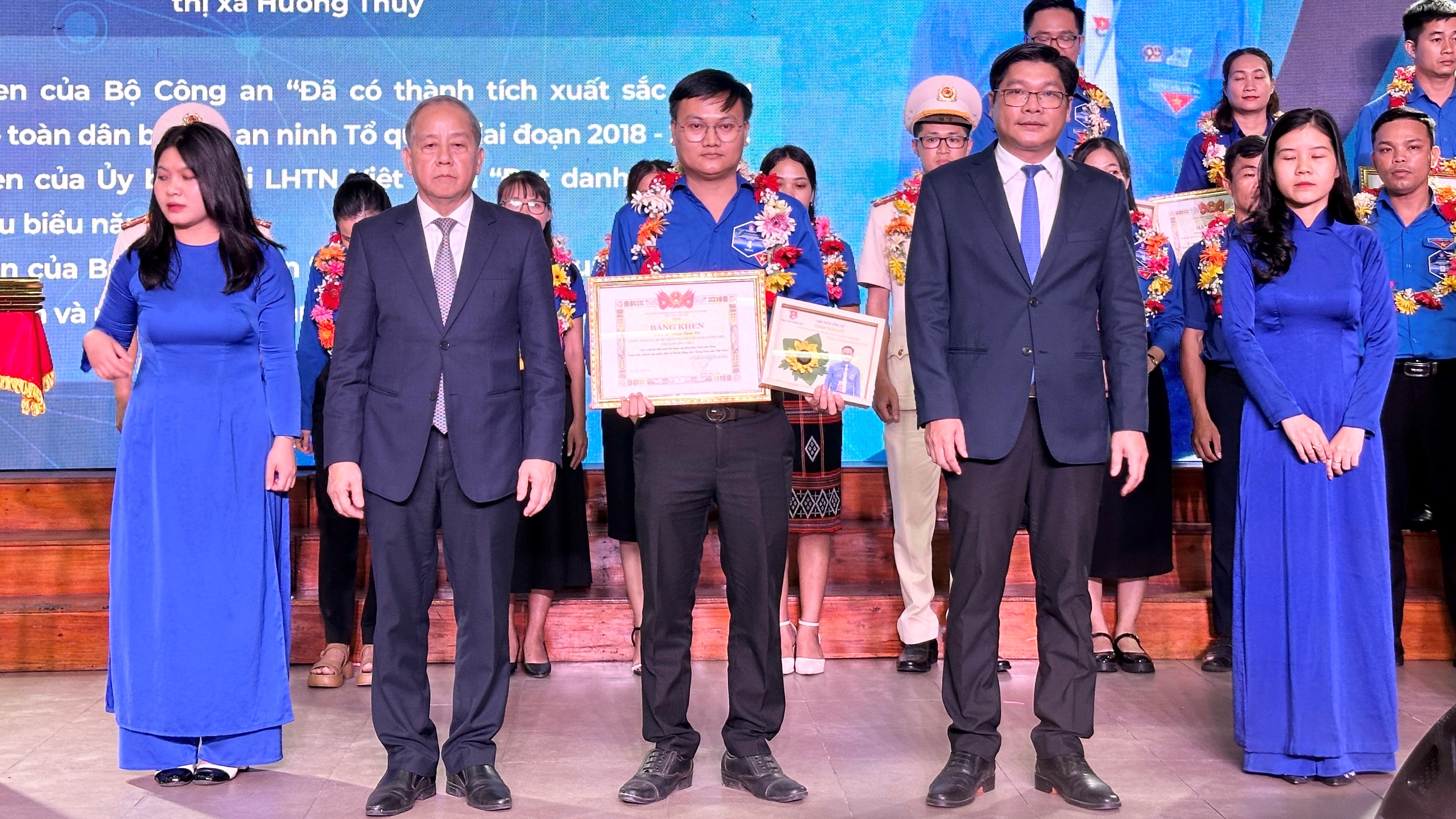 Tuyên dương 28 đảng viên trẻ tiêu biểu