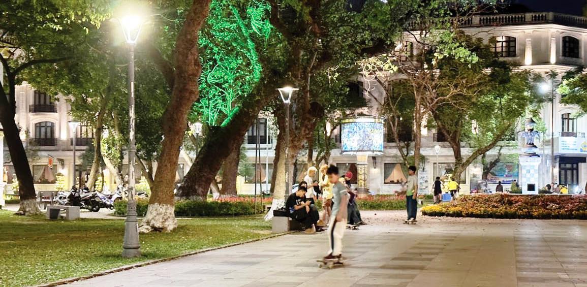 Giật mình với patin phố đi bộ