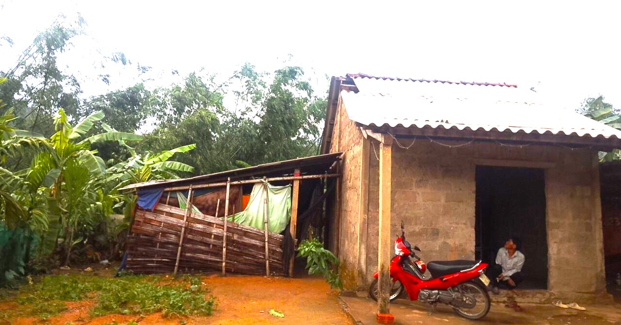 Khắc phục nhà tốc mái do giông lốc