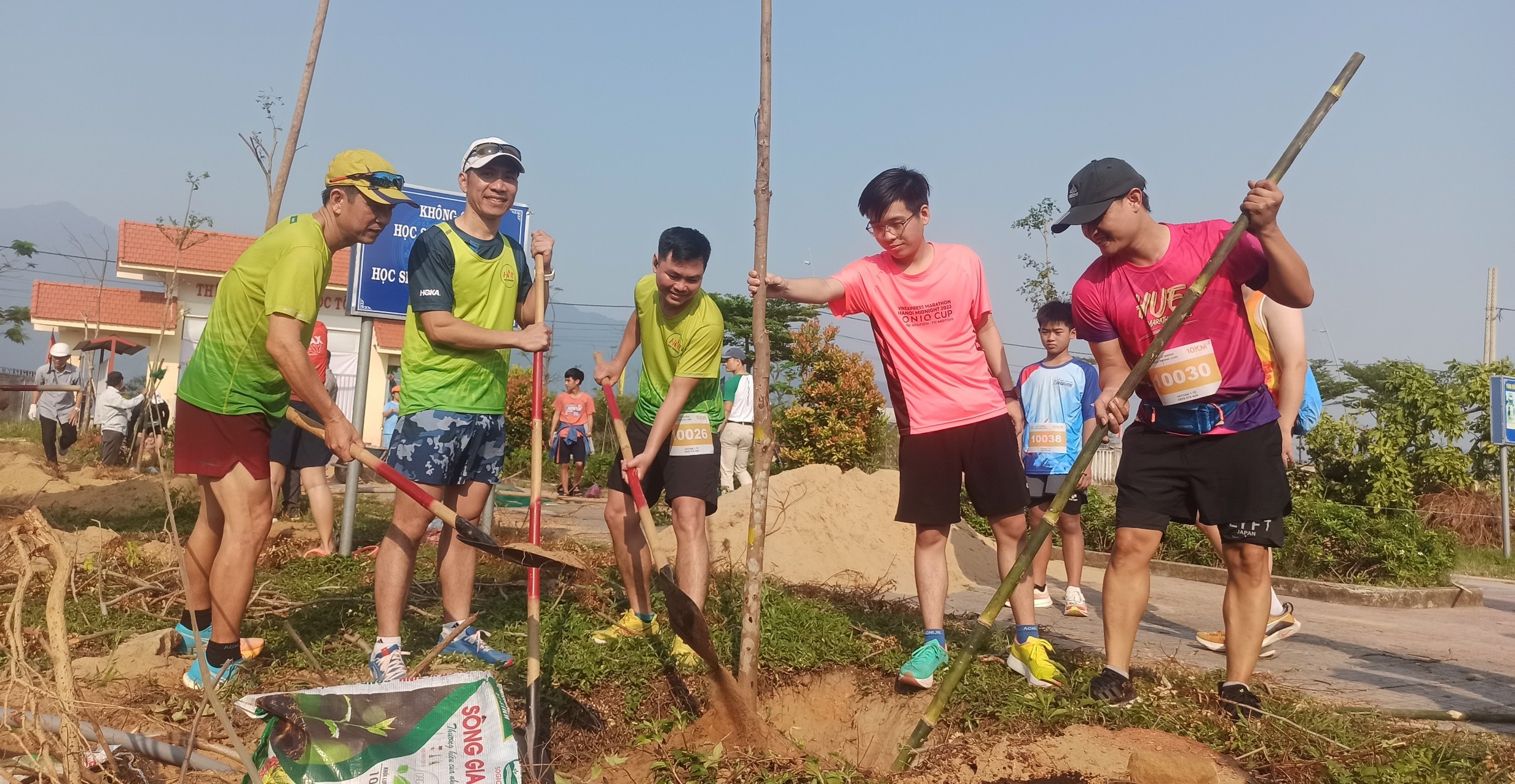 200 vận động viên tham gia “Chạy vì những ngôi trường xanh