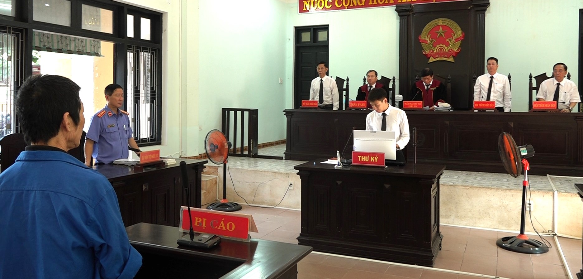 Dùng gậy gỗ đánh hàng xóm gây thương tích, lãnh án giết người