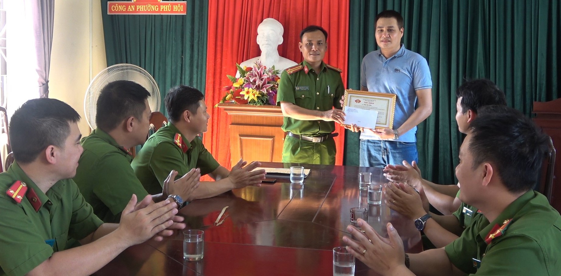 Cần lan tỏa hành động đẹp của 2 người dân