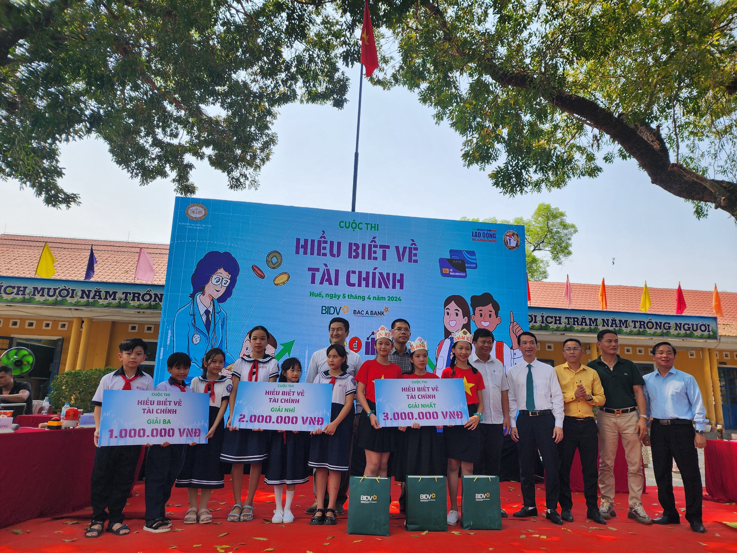 1 000 học sinh, sinh viên tham gia tìm hiểu về tài chính