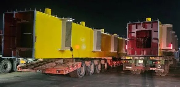 Phạt hành chính, tước quyền sử dụng giấy phép lái xe 2 tài xế và chủ phương tiện chở hàng siêu trọng