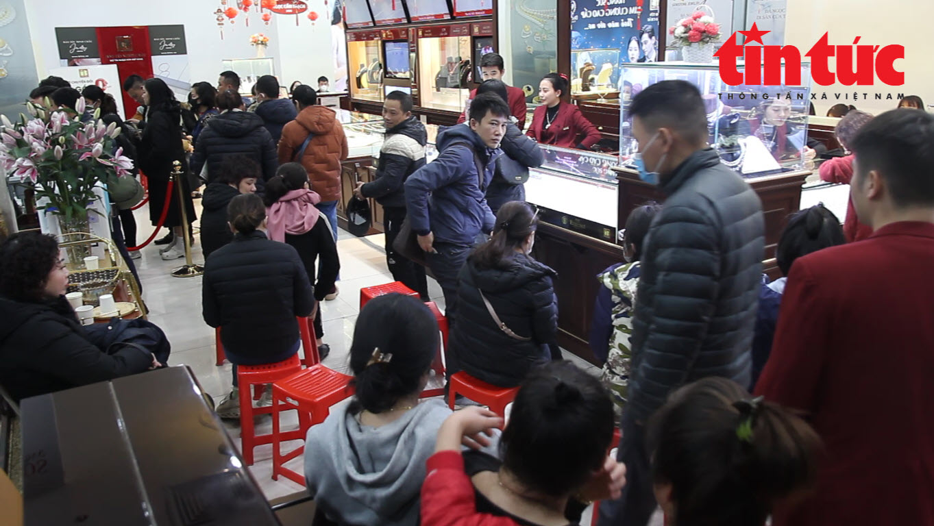 Trưa 9 4, giá vàng SJC tăng cao kỷ lục, lên mức 83,5 triệu đồng