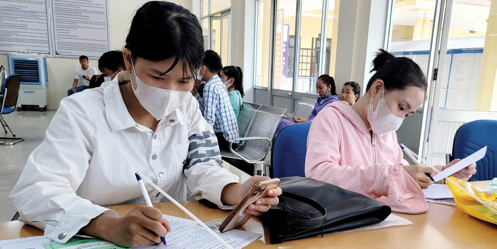 Giải quyết trợ cấp thất nghiệp gắn với tư vấn hỗ trợ việc làm