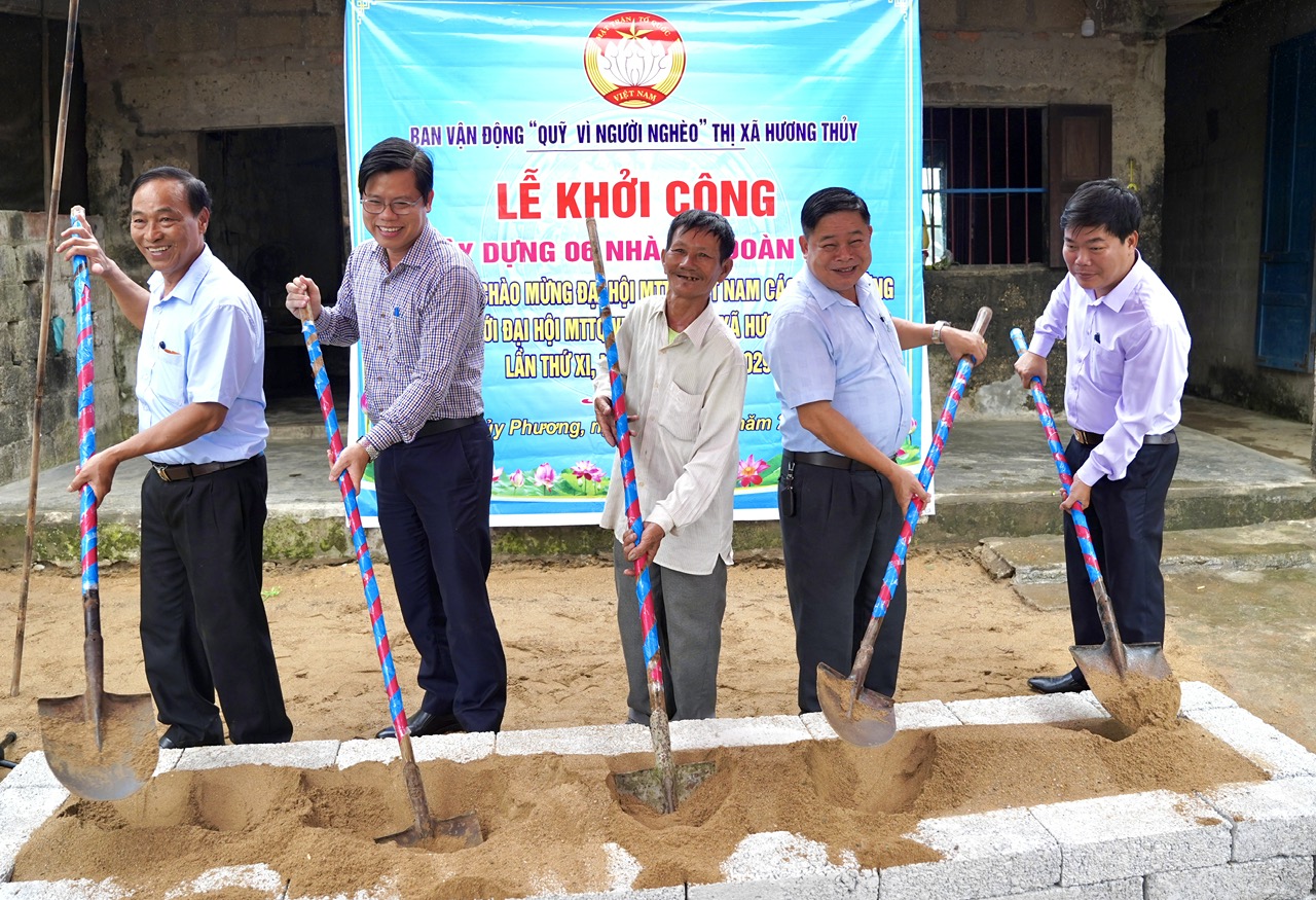 Hương Thủy Khởi công 6 nhà Đại đoàn kết