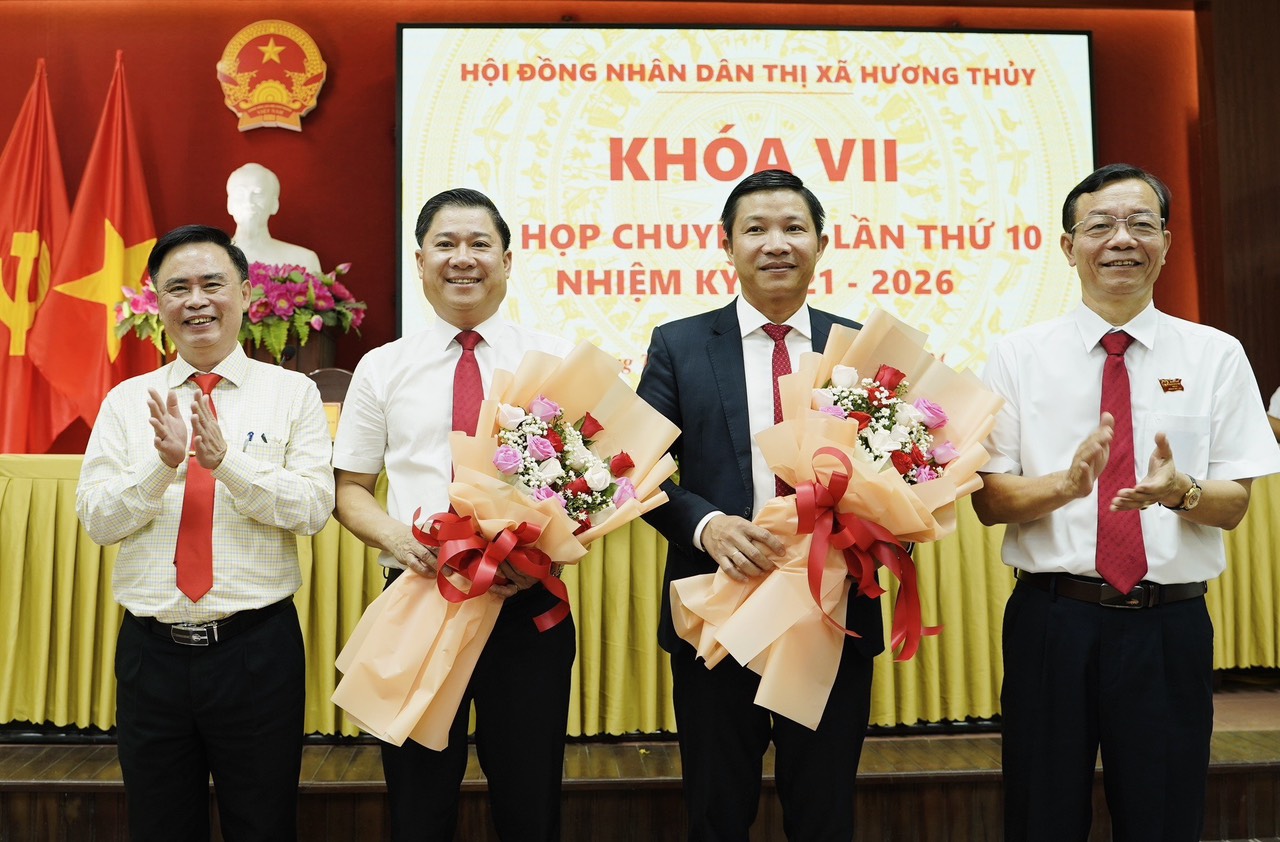 Ông Lê Văn Cường giữ chức Chủ tịch UBND TX Hương Thủy nhiệm kỳ 2021-2026
