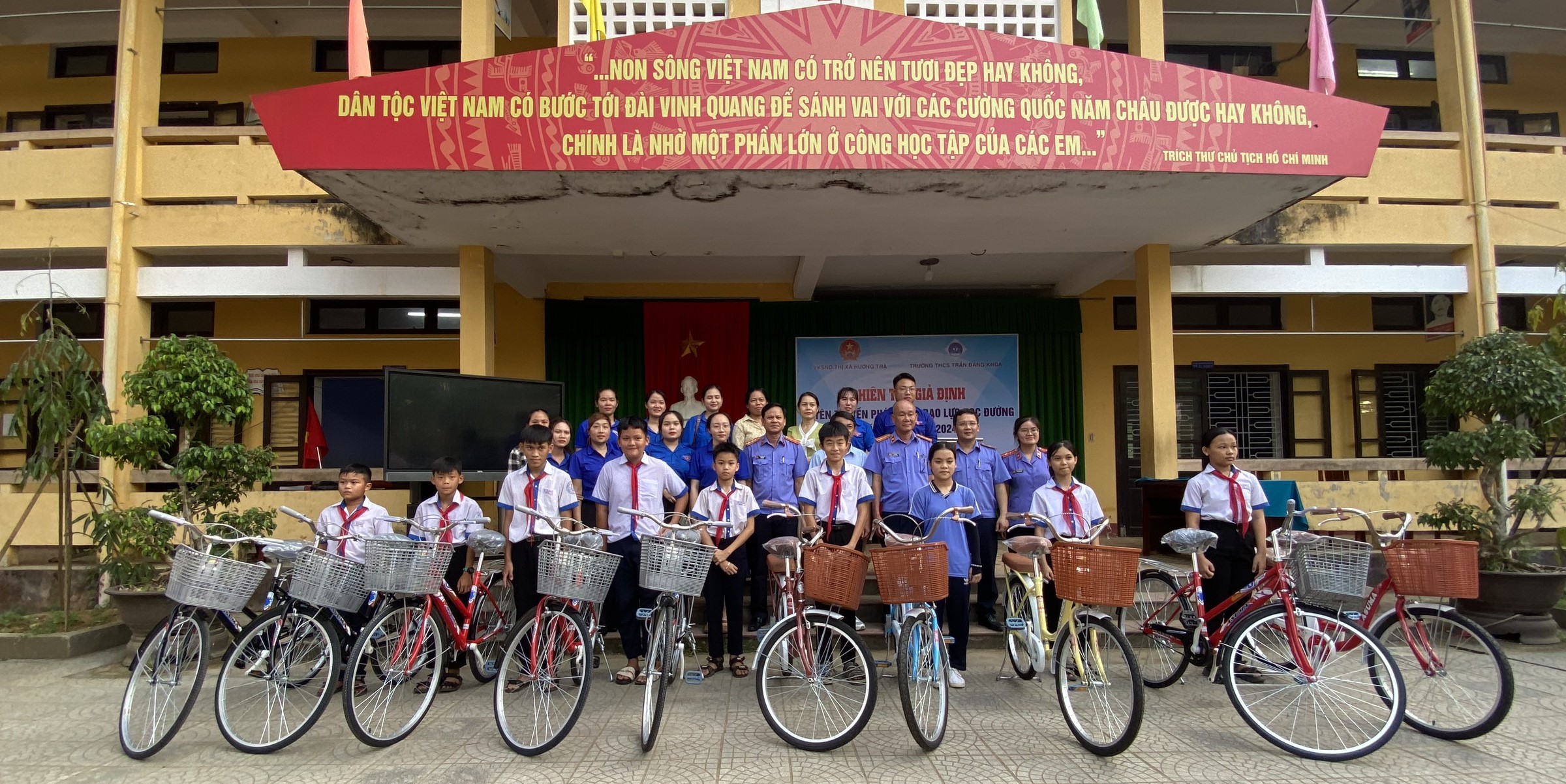 Tổ chức phiên tòa giả định tuyên truyền sử dụng mạng xã hội an toàn