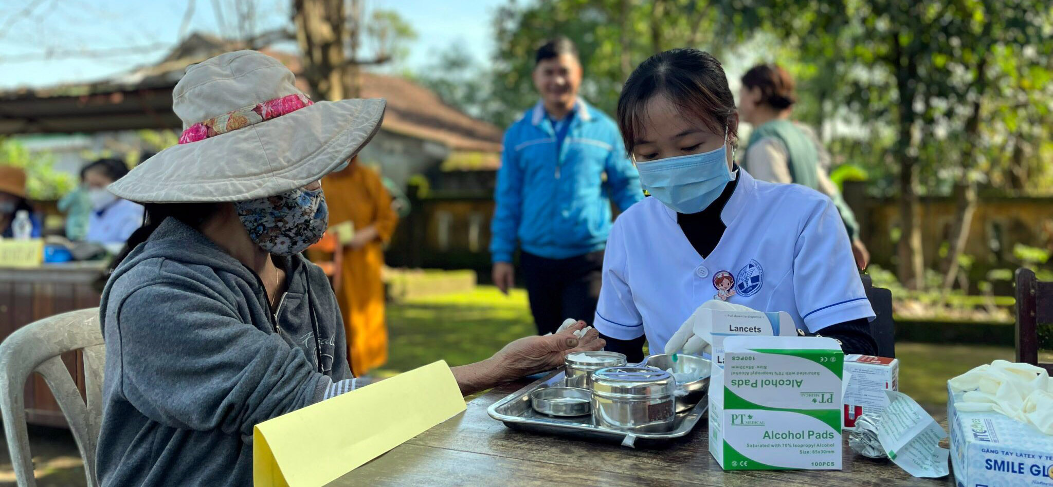 Tư vấn nghề cho gần 1 400 sinh viên ngành y