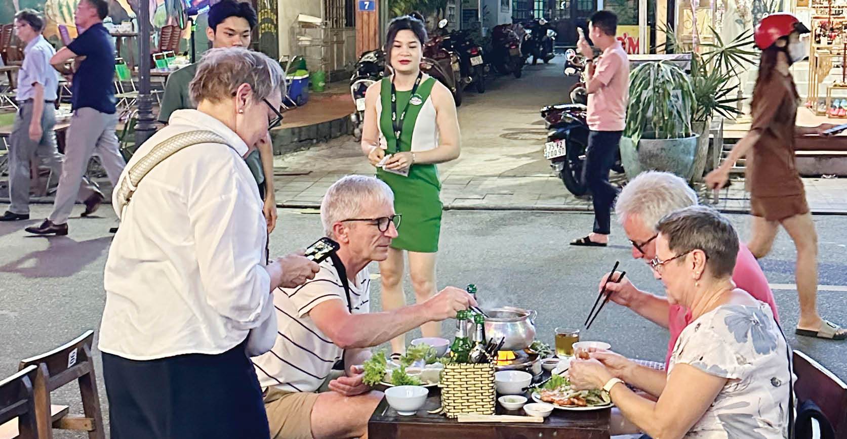 Nỗi niềm người dân làm du lịch