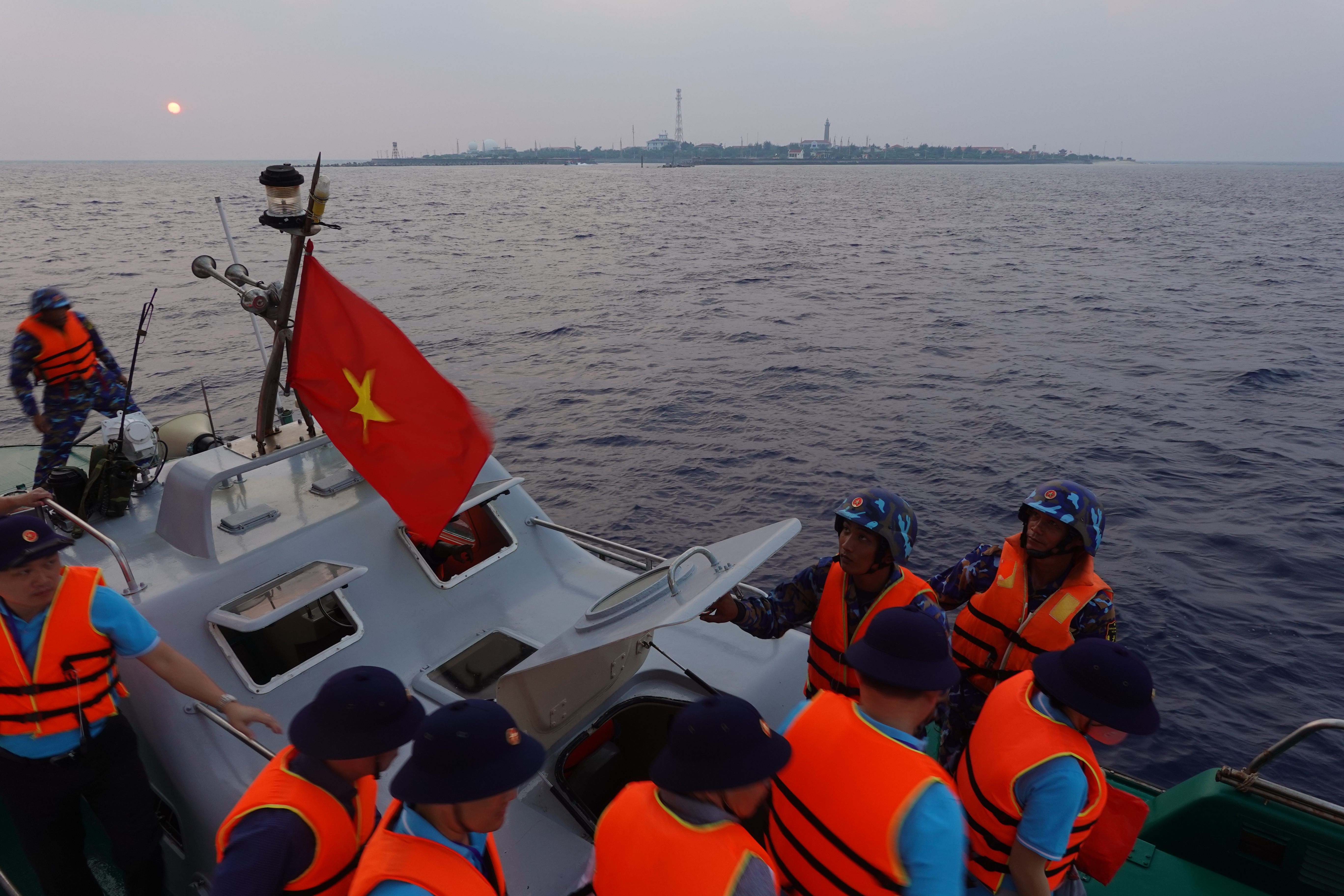 Mang trái tim đất liền đến với Trường Sa - Kỳ 3 Đảo xanh Song Tử Tây