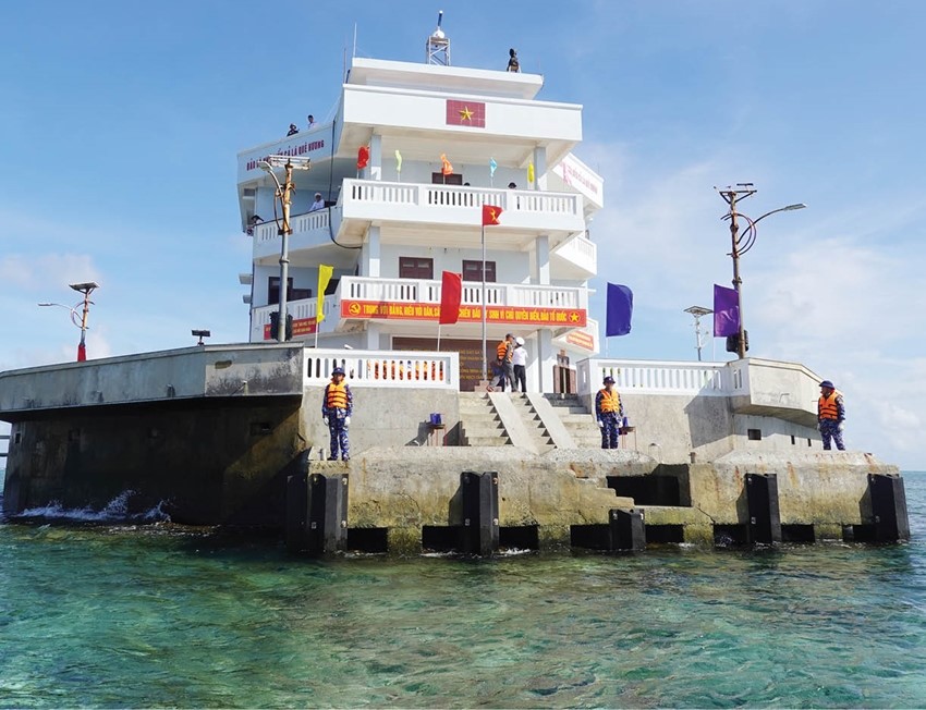 Mang trái tim đất liền đến với Trường Sa - Kỳ 4 Đá Thị không xa