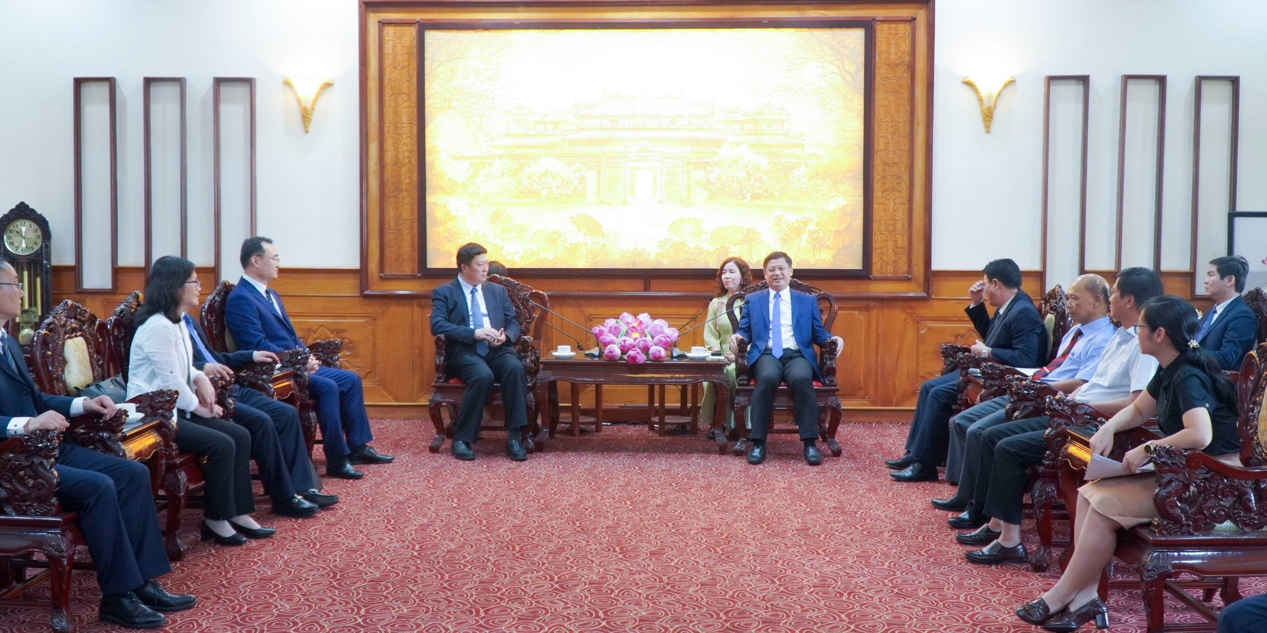 Thúc đẩy giao lưu hữu nghị và hợp tác thiết thực trên nhiều lĩnh vực