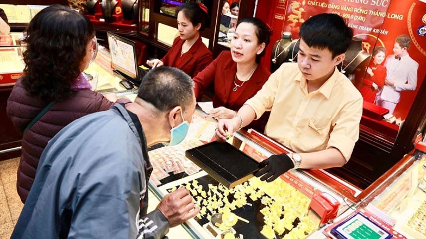 Sớm xóa bỏ chênh lệch cao giữa giá vàng trong nước với thế giới