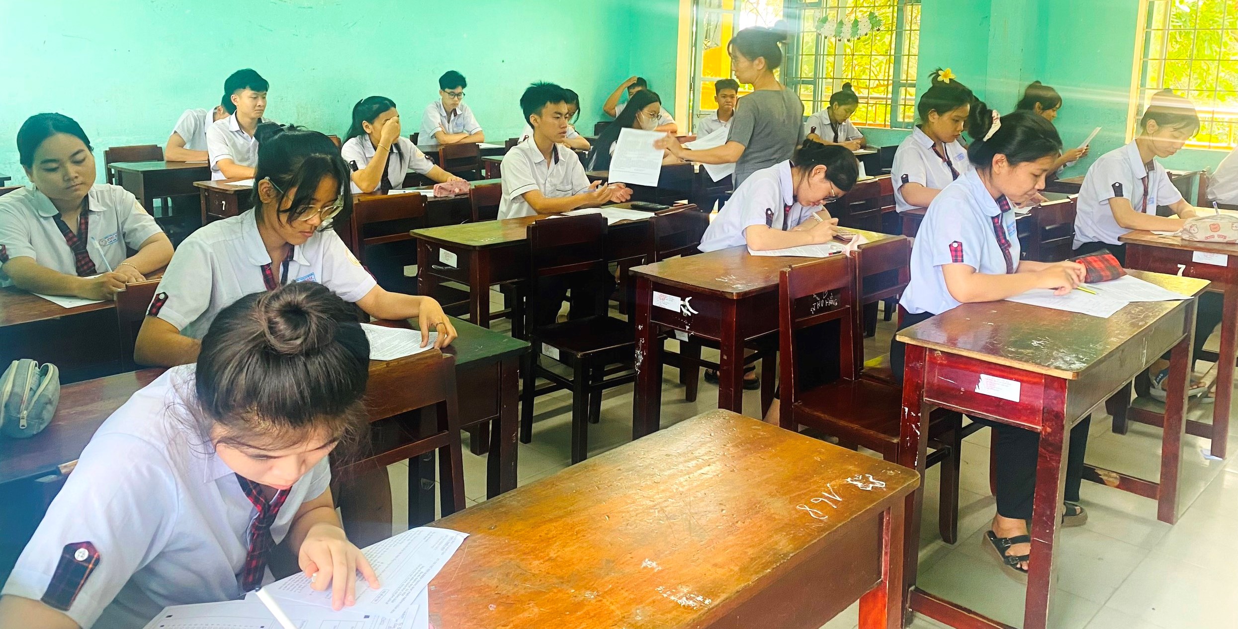 Tổ chức thi thử tốt nghiệp THPT cho học sinh lớp 12