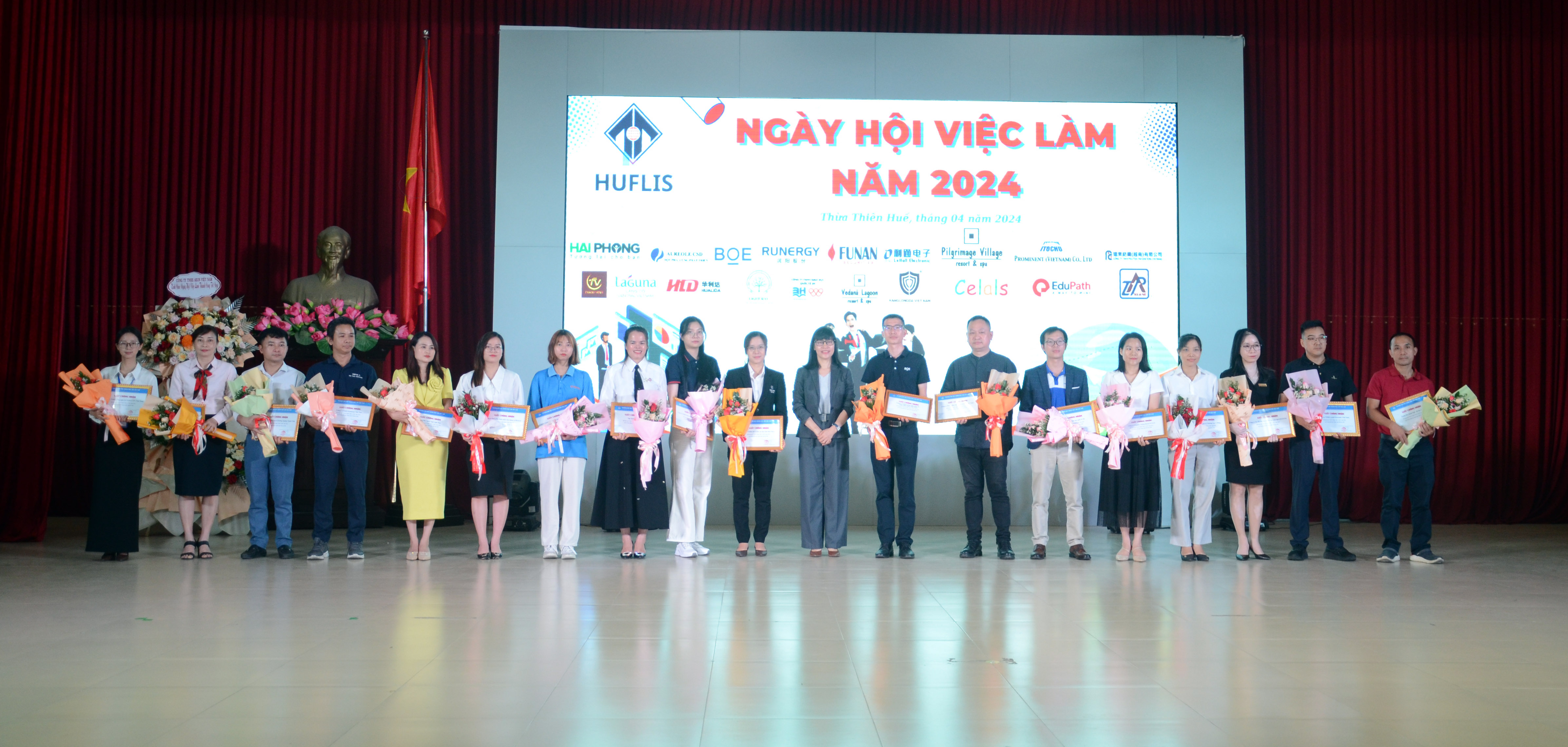 Gần 850 vị trí việc làm dành cho sinh viên Trường đại học Ngoại ngữ