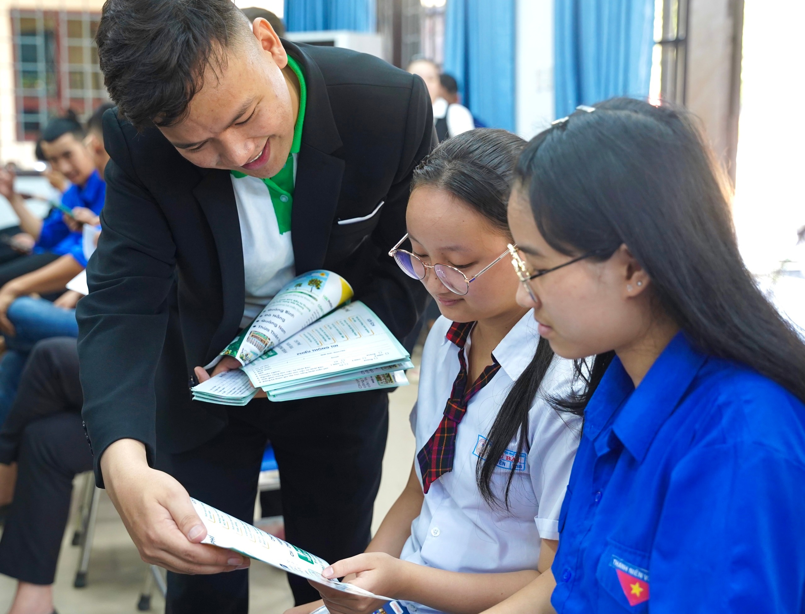 Hương Thuỷ Tư vấn hướng nghiệp, việc làm cho đoàn viên thanh niên, học sinh