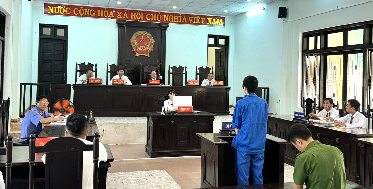Dùng thủ đoạn đáo hạn “sổ đỏ” vay ngân hàng để chiếm đoạt gần 1 tỷ đồng