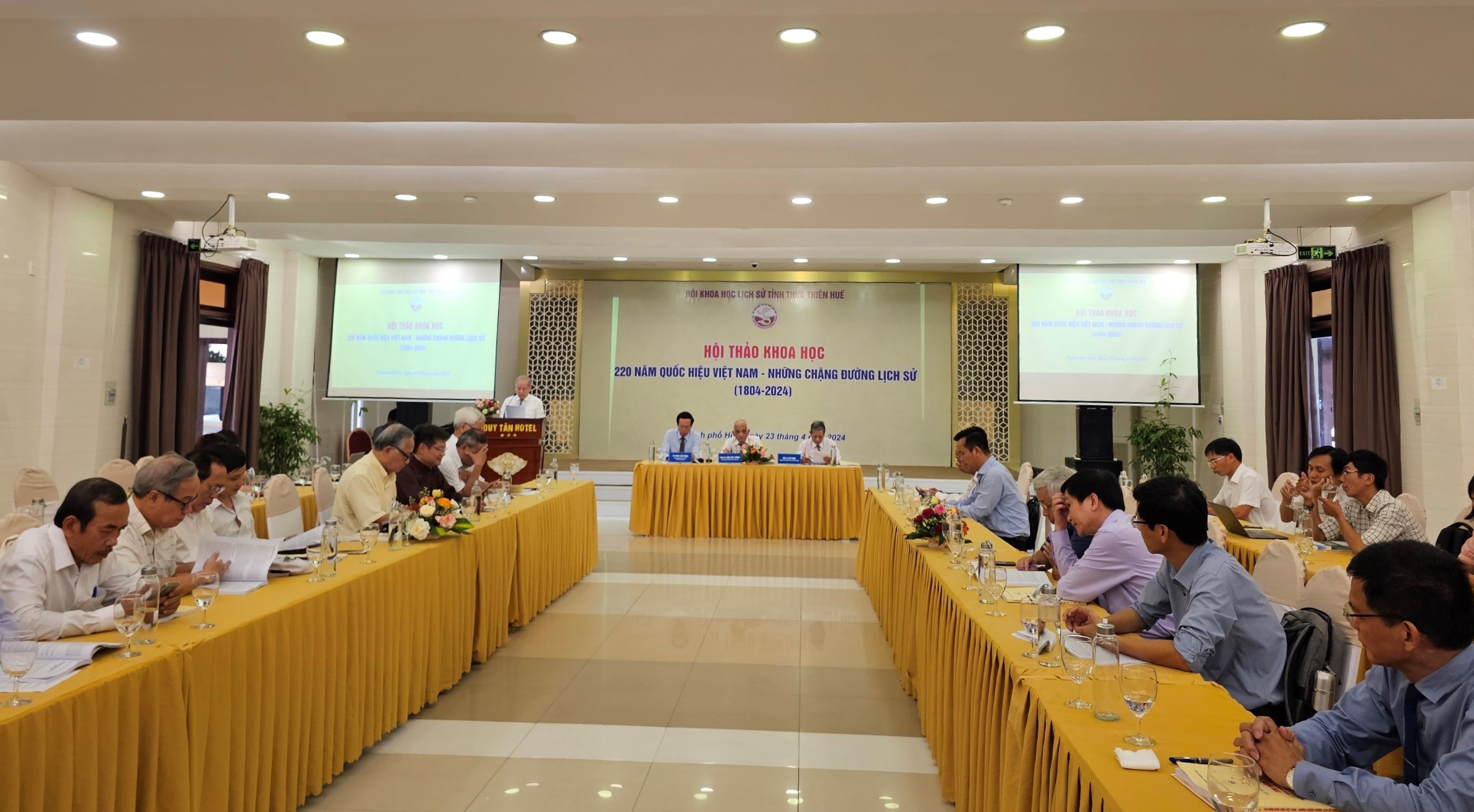 220 năm quốc hiệu Việt Nam