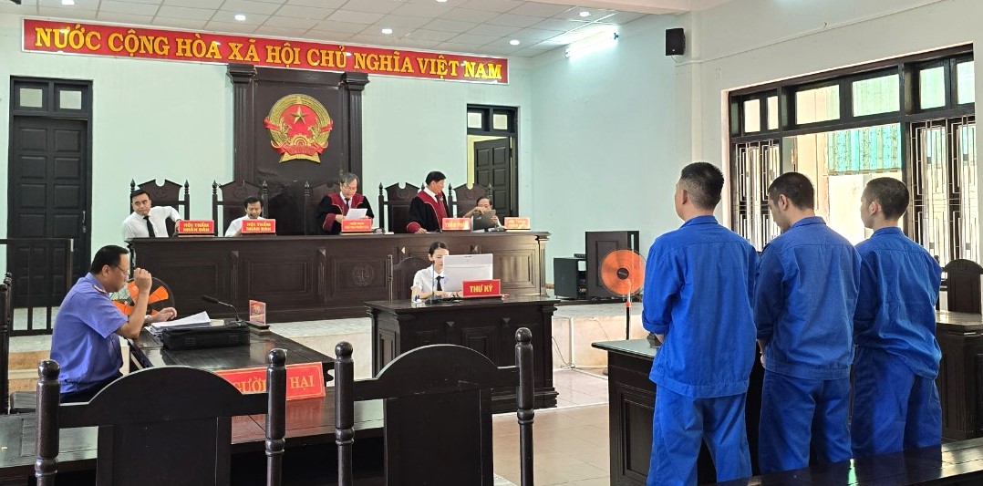 Mâu thuẫn vì từ chối cụng ly dẫn tới chém nhau