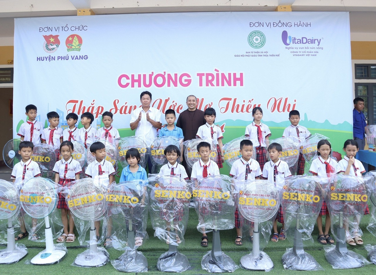 Phú Vang tổ chức chương trình thắp sáng ước mơ cho các em thiếu nhi