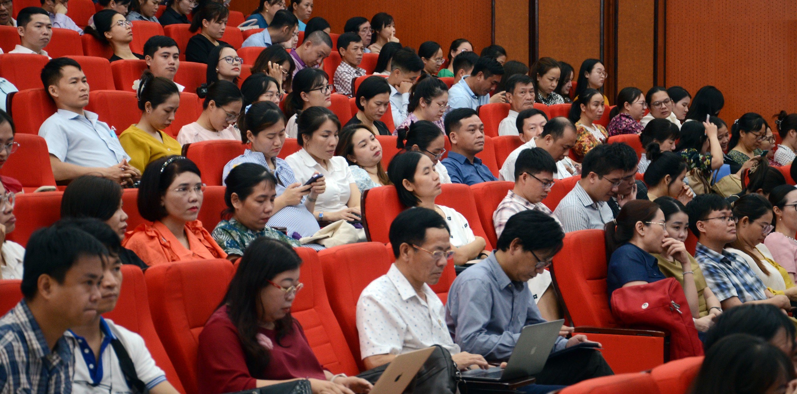 Gần 500 đoàn viên công đoàn được tập huấn nghiệp vụ