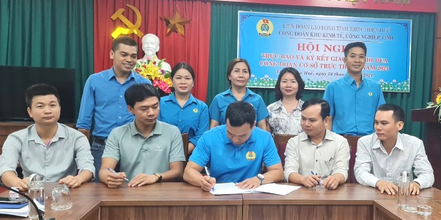 Thi đua sản xuất tăng năng suất lao động